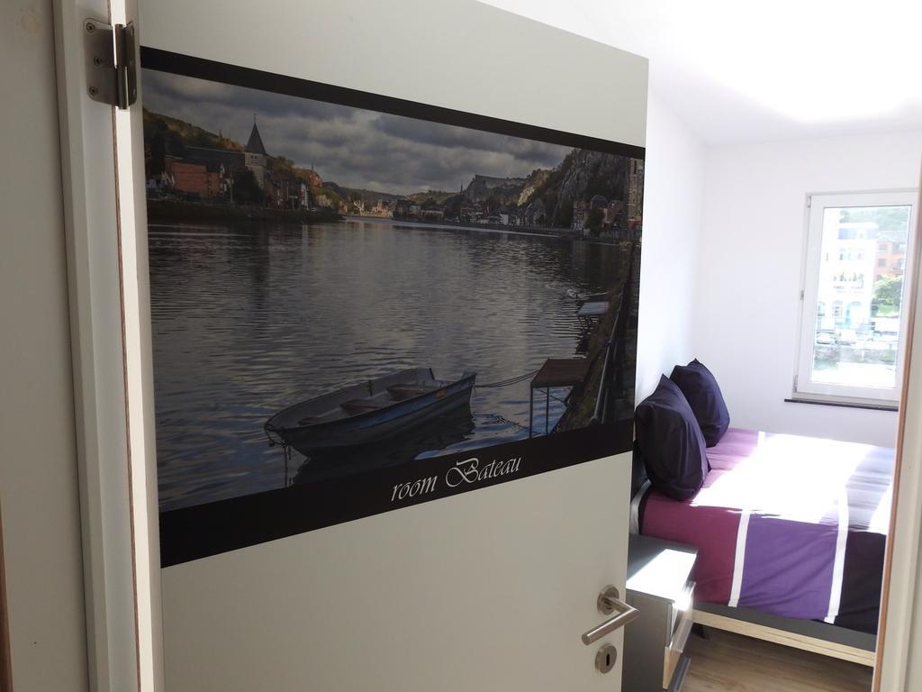 Les Voisins De Mr Sax Hotel Dinant Room photo