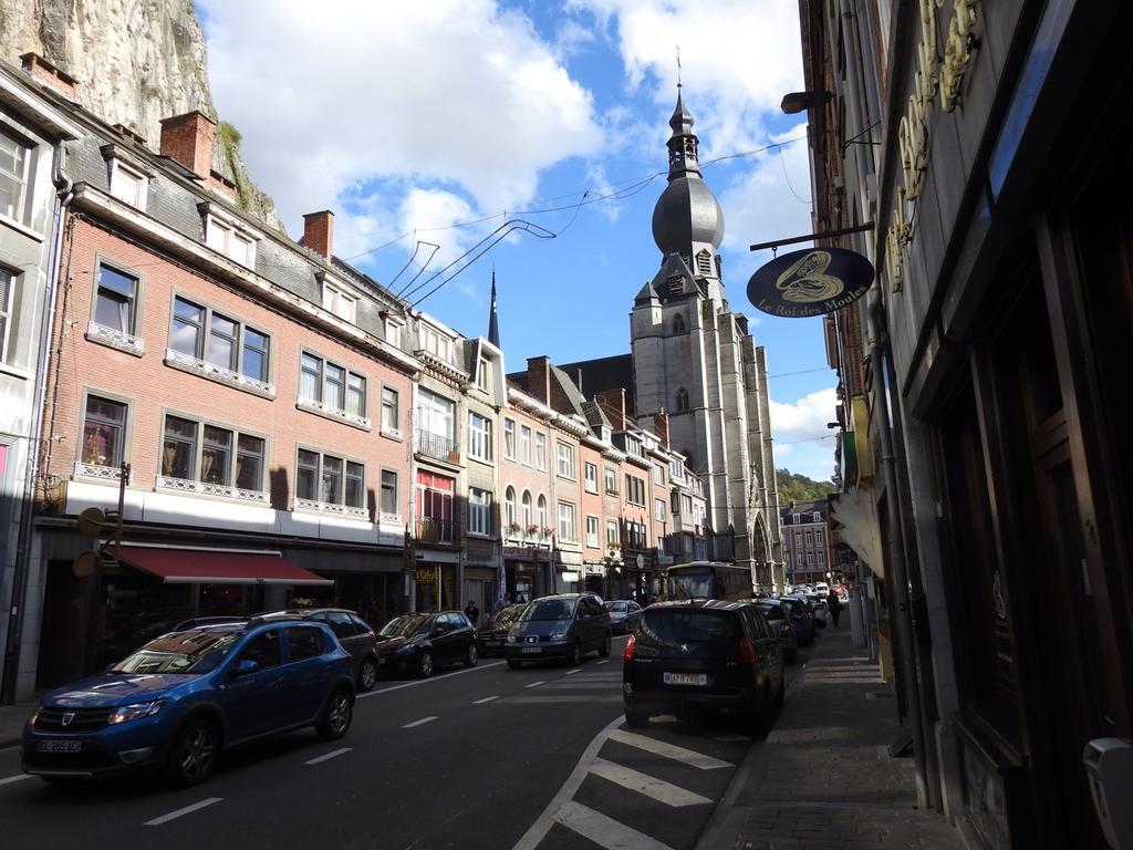 Les Voisins De Mr Sax Hotel Dinant Exterior photo