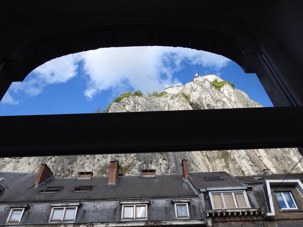 Les Voisins De Mr Sax Hotel Dinant Room photo