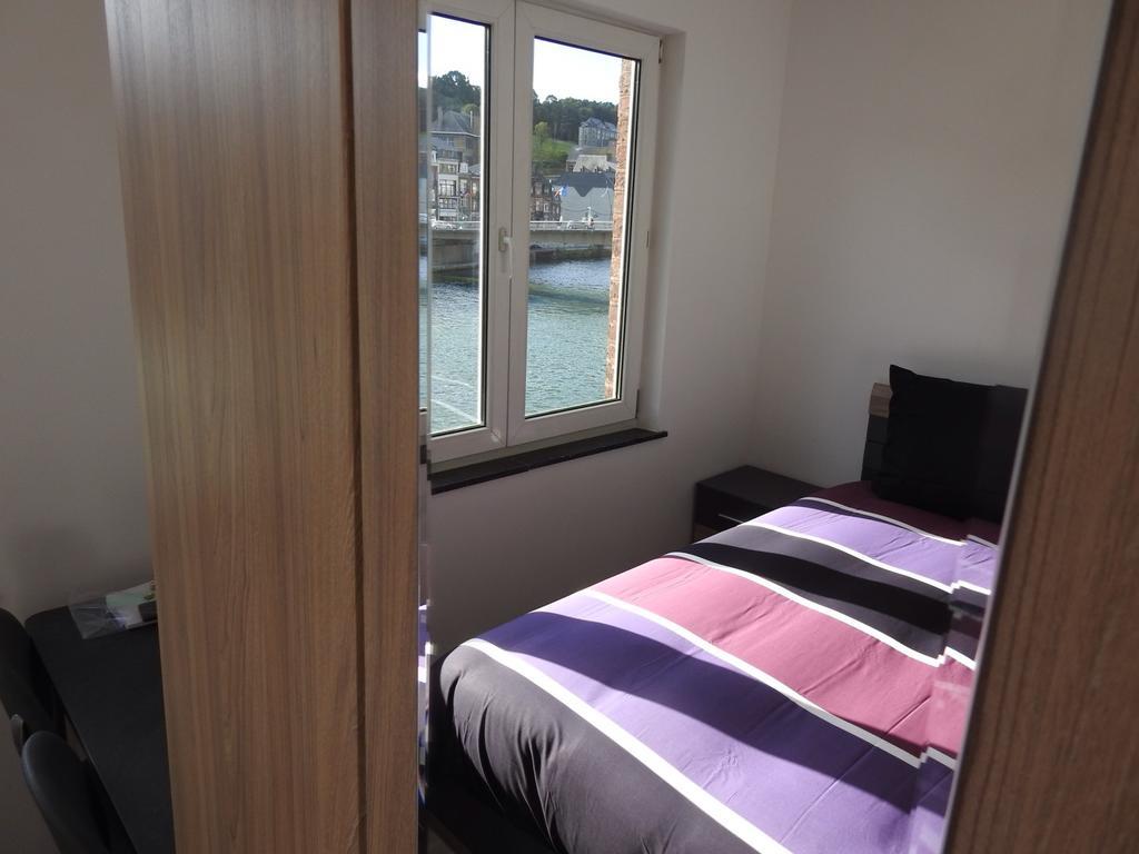 Les Voisins De Mr Sax Hotel Dinant Room photo