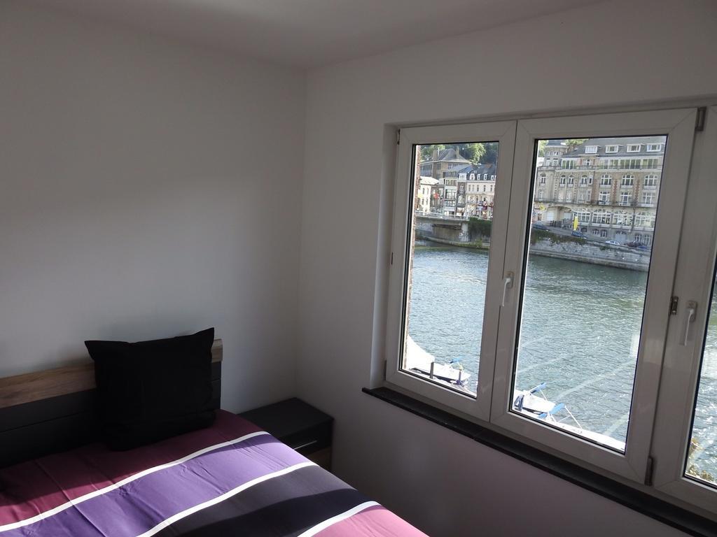 Les Voisins De Mr Sax Hotel Dinant Room photo
